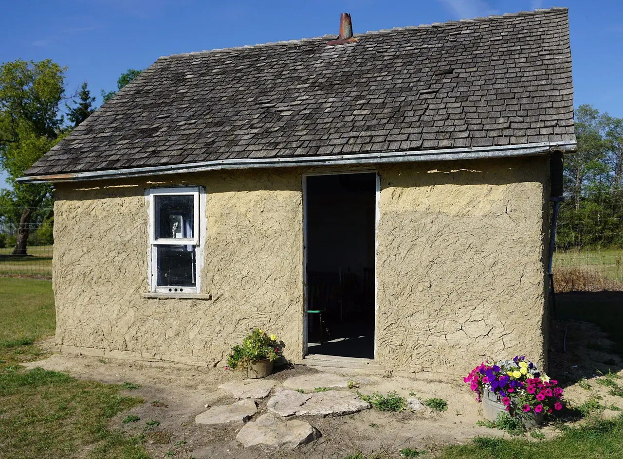 Delorme one-room cabin at Broadview Museum, 2017