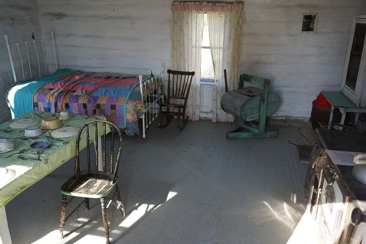 Delorme log cabin interior at the Broadview museum, 2017